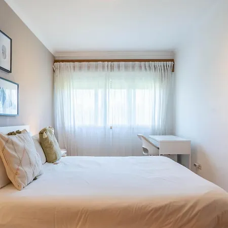 Infante Cozy 1br W Parking By Lovelystay * ヴィラ・ノヴァ・デ・ガイア