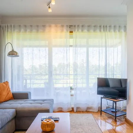 Infante Cozy 1br W Parking By Lovelystay * ヴィラ・ノヴァ・デ・ガイア