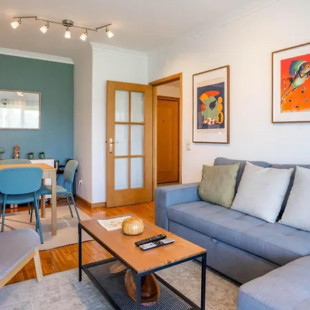 Infante Cozy 1br W Parking By Lovelystay アパート ヴィラ・ノヴァ・デ・ガイア