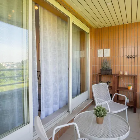 Infante Cozy 1br W Parking By Lovelystay * ヴィラ・ノヴァ・デ・ガイア