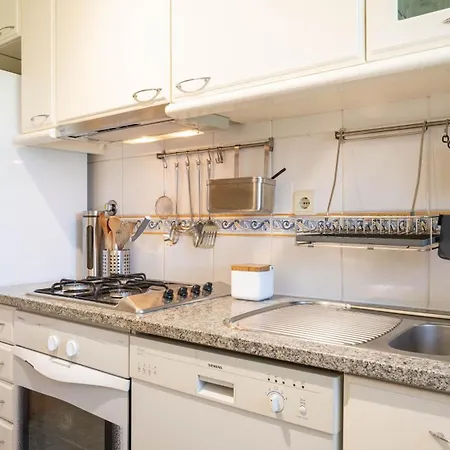 Апартаменты Infante Cozy 1br W Parking By Lovelystay Вила-Нова-ди-Гая